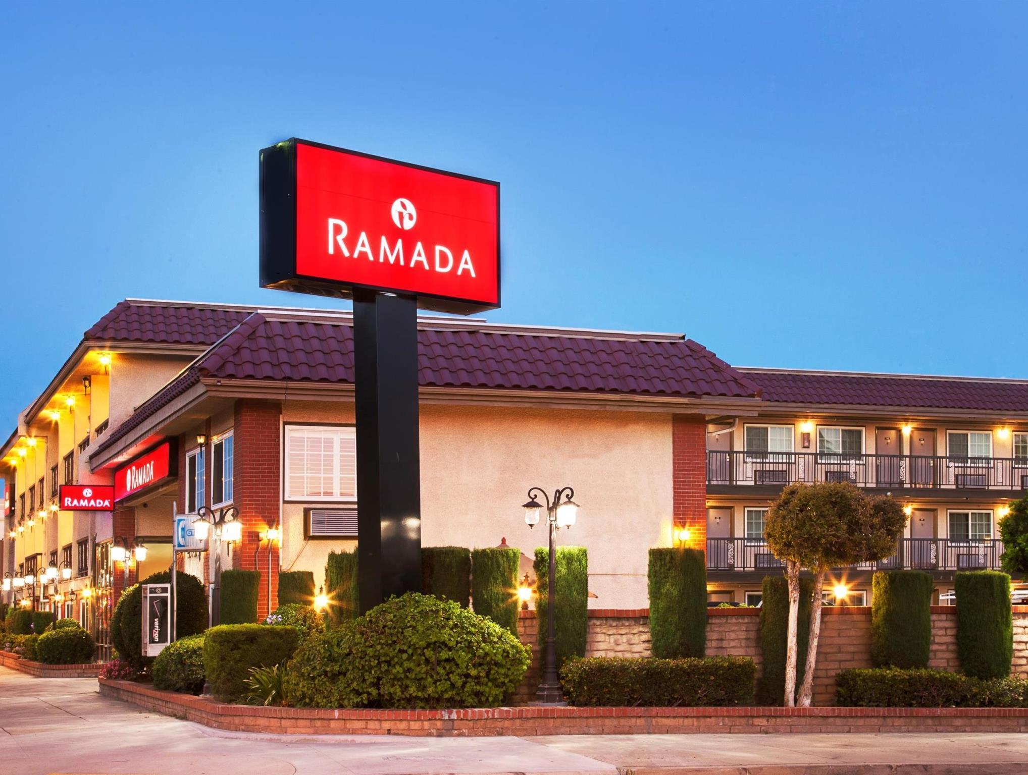 Готель Ramada By Wyndham Пасадена Екстер'єр фото