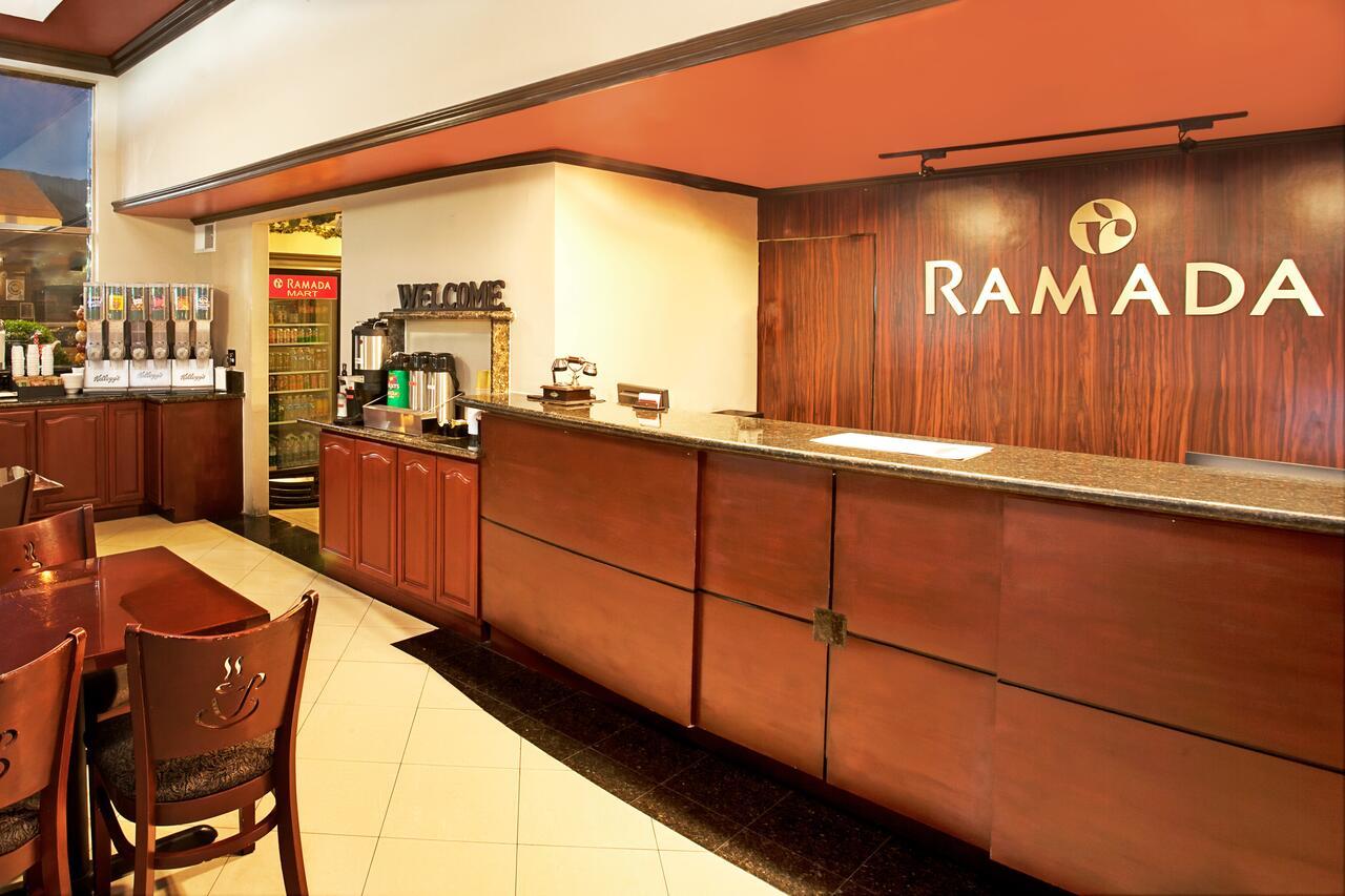 Готель Ramada By Wyndham Пасадена Екстер'єр фото