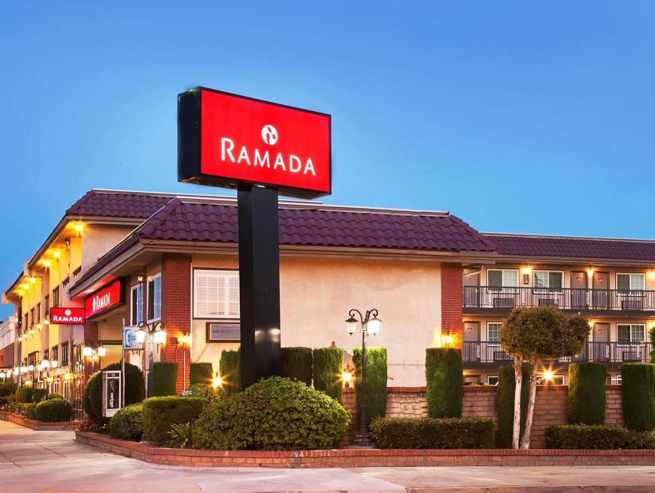 Готель Ramada By Wyndham Пасадена Екстер'єр фото